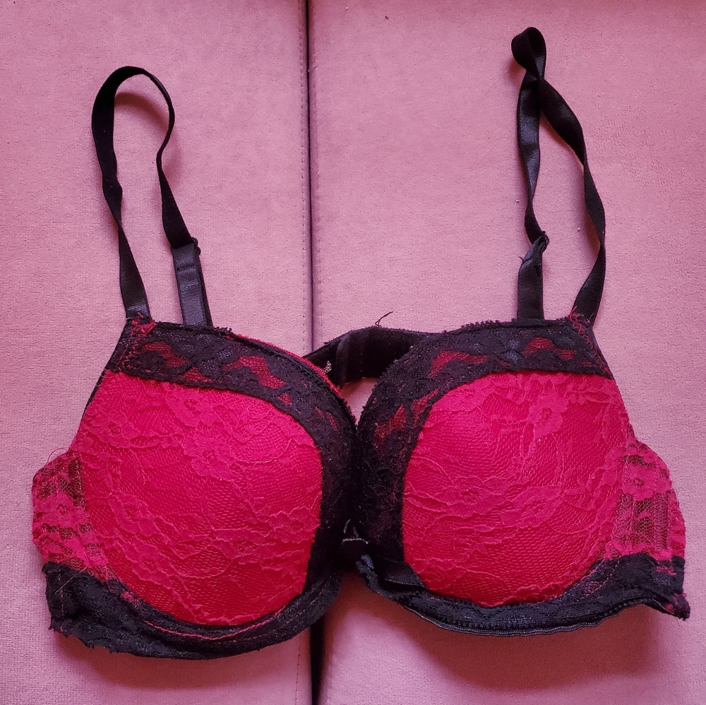 Red & black lacy bra, 36C